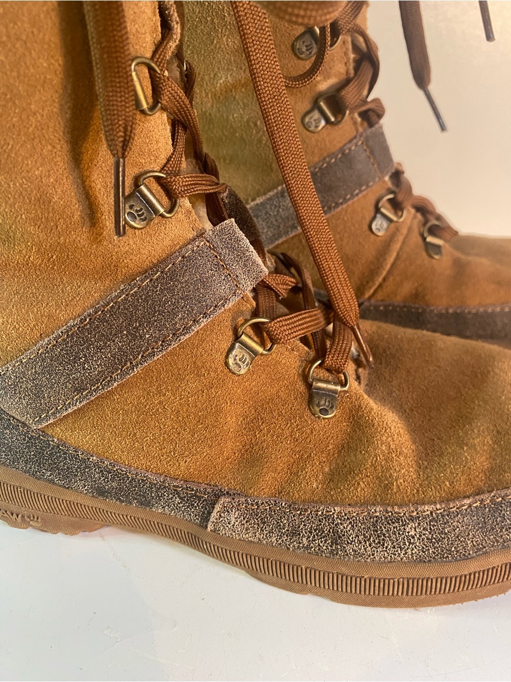 BearPaw Serena Suede Knit Lace Up Leather Sherpa Lined Shearling Boots
Size 9 - Picture 4 of 16